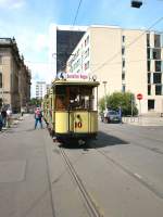 Tw 10 von vorn in der Wendeschleife Am Kupfergraben, Berlin-Mitte Juli 2009