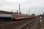 br-420/547448/420-464-0-und-420-442-6-als 420 464-0 und 420 442-6 als S68 (Wuppertal-Vohwinkel - Langenfeld) am 03.03.2017 bei der Einfahrt in den Bahnhof Düsseldorf-Benrath.
