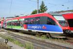 Der frisch sonderbeklebte 643 202 steht am 26.06.10 in seiner Heimat Aachen Hbf. Auf dem Fahrzeug werben die Stdteregion Aachen, der Kreis Dren und die Parkstad Limburg (NL) fr eine gemeinsame Zukunft der Euregiobahn, bei der Darstellung des niederlndischen Streckenteils sind bereits ste von Heerlen nach Maastricht und Sittard vorgesehen