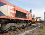 Zugkreuzungen auf der eingleisigen Illertalstrecke sind sehr hufig; doch eine Zugkreuzung von zwei Kesselwagenzgen mit HGK DE 668 und 669 gehren zu den besonderen Erlebnissen, am 23.04.2010 in Illertissen.