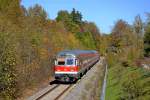 Am 15.10.11 schob 218 434 den RE Rottweil-Neustadt(Schwarzwald) am Schwenniger Neckarpark vorbei