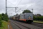 Am 10.8.11 zieht 241.008 Galore einen Gterzug Richtung Sden durch den Ort Brokstedt
