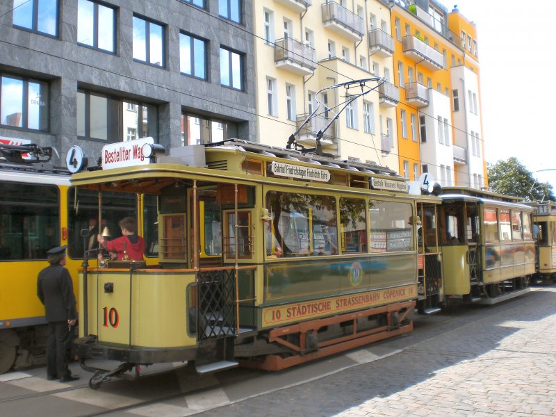 Tw 10 mit Beiwagen in der Schleife M13 (Warschauer Strasse), Berlin Juli 2009