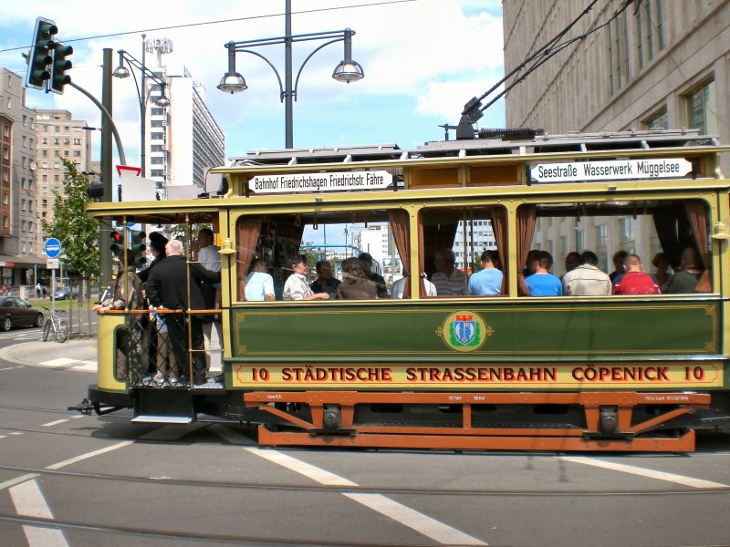 Tw 10 verl��t die Endstation S-Bhf Alexanderplatz, Juli 2009