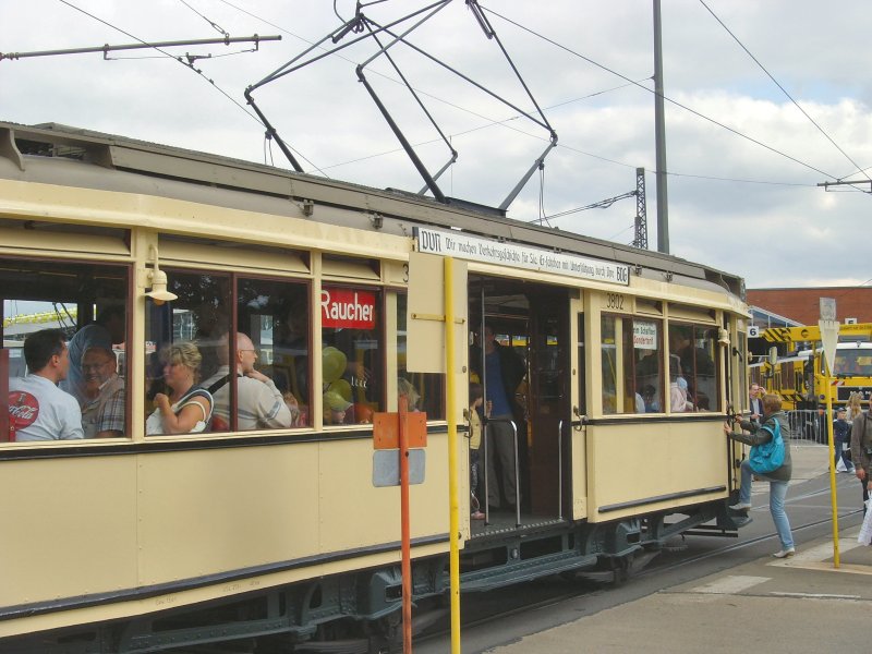Tw 3802 an der Sonderhaltestelle Betriebshof Lichtenberg, Berlin 26. 9. 2009