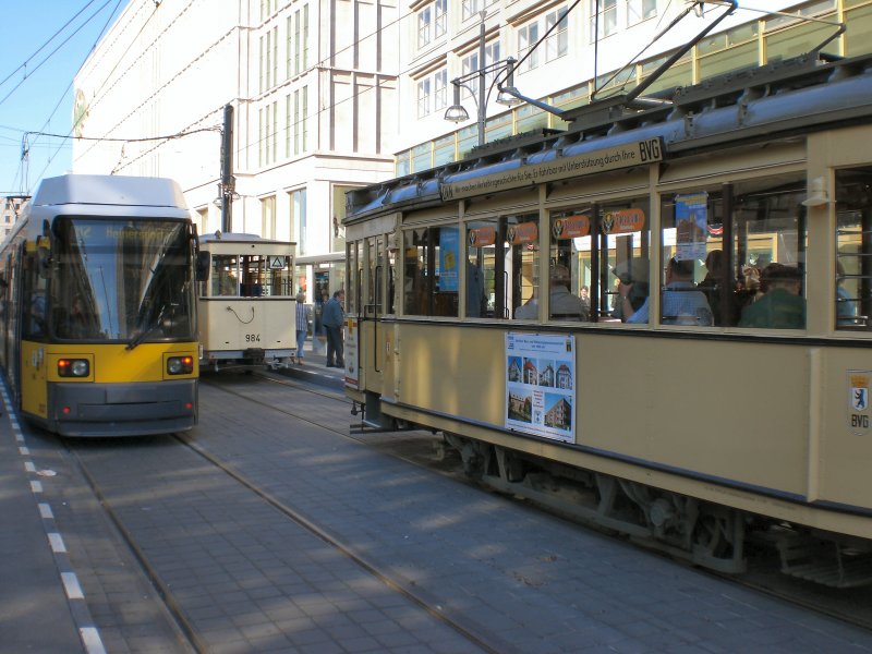 Tw 5984 am Start einer Themenfahrt in Berlin-Alexanderplatz