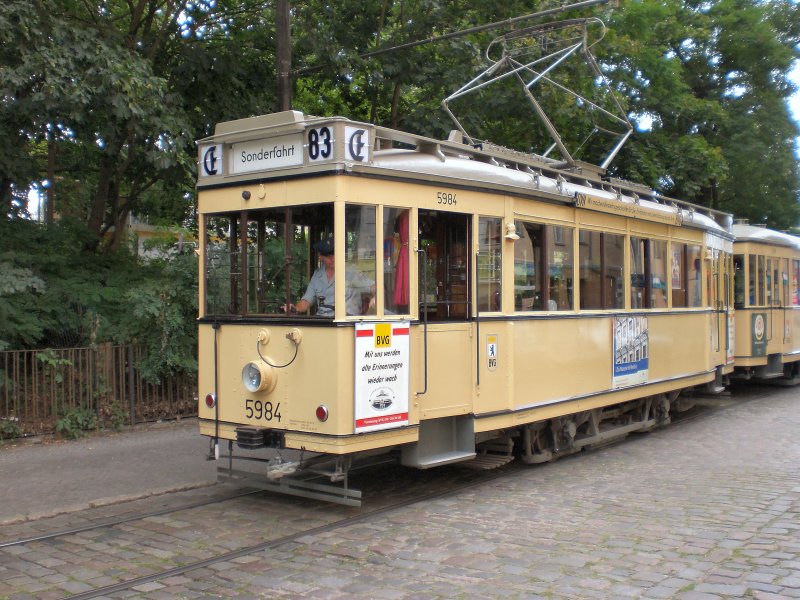 Tw 5984 an der Abfahrtshaltestelle der August-Themenfahrt, Schleife Hirtestrasse am S-Bhf K�penick, Berlin 9. August 2009