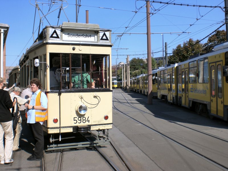 Tw 5984 im depot Wei�ensee neben TATRAs, Themenfahrt Sommer 2007