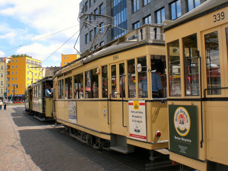 Tw 5984 mit Beiwagen (T24/B24) in der Endschleife der Linie M13, Berlin Juli 2009